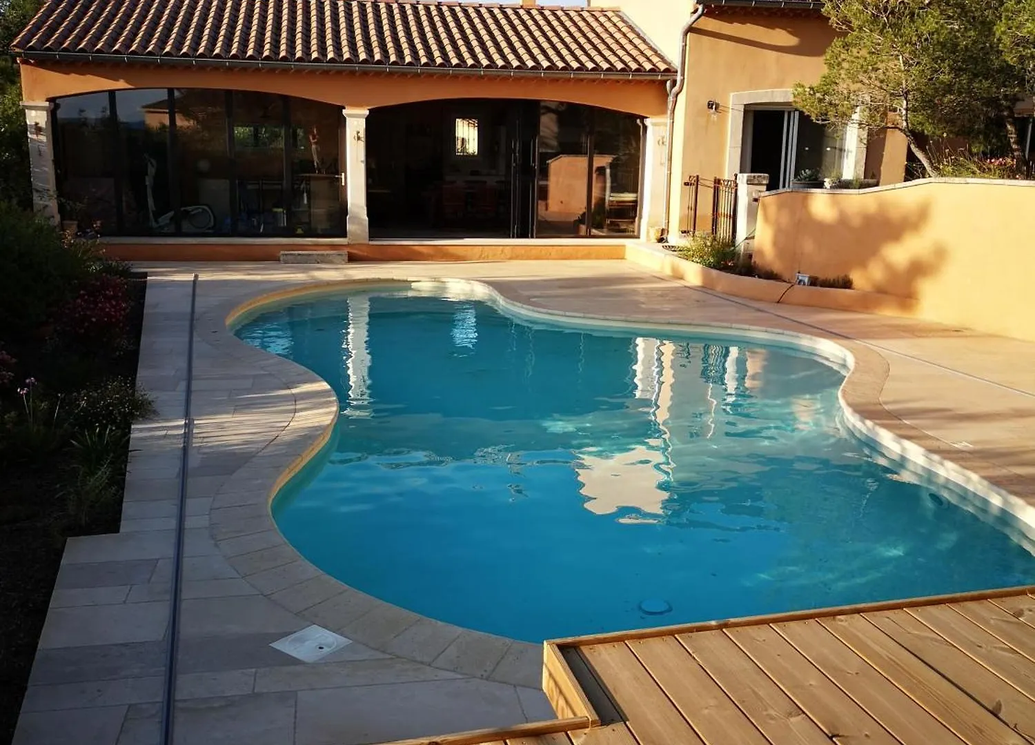 La Colline, Villa Avec Piscine contacts